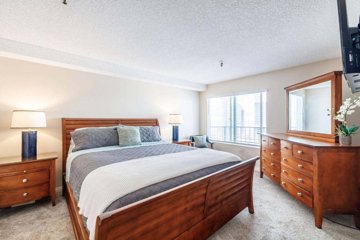 Apartment for rent at 565 Esplanade #2 Story, Oceanside H, Redondo Beach, CA 90277