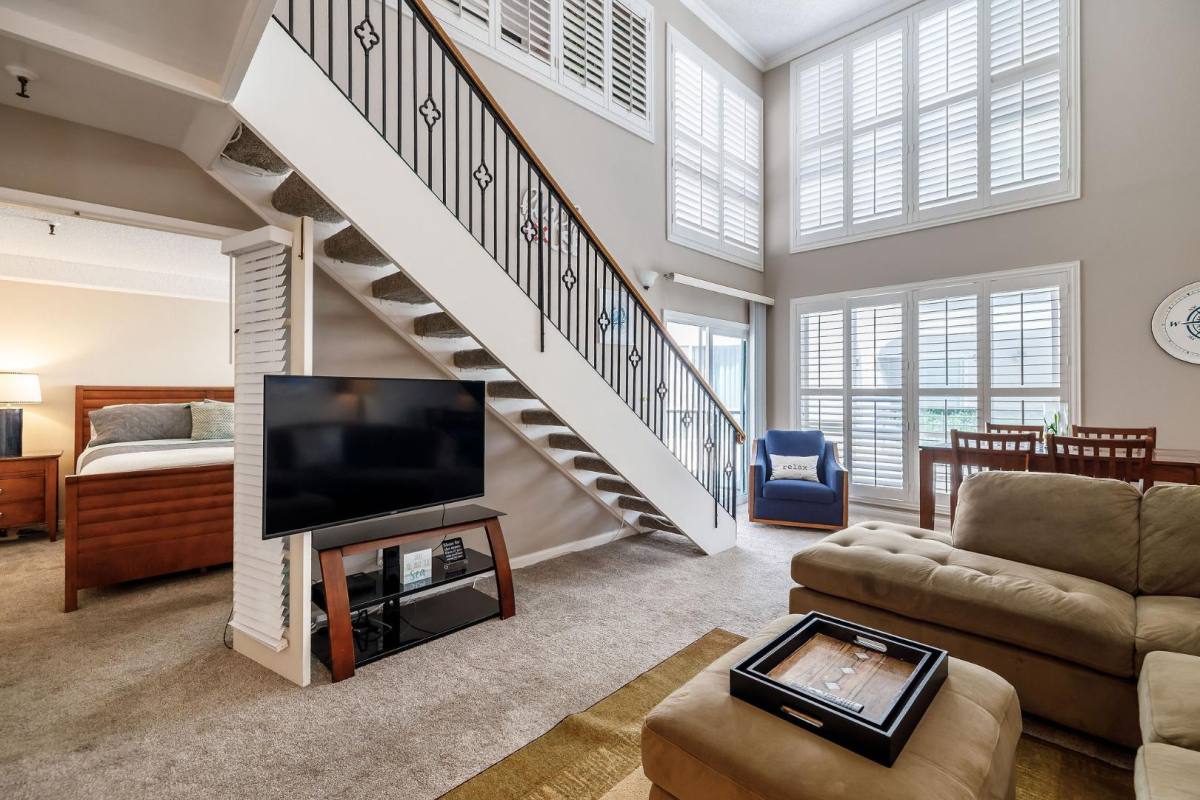 Apartment for rent at 565 Esplanade #2 Story, Oceanside H, Redondo Beach, CA 90277