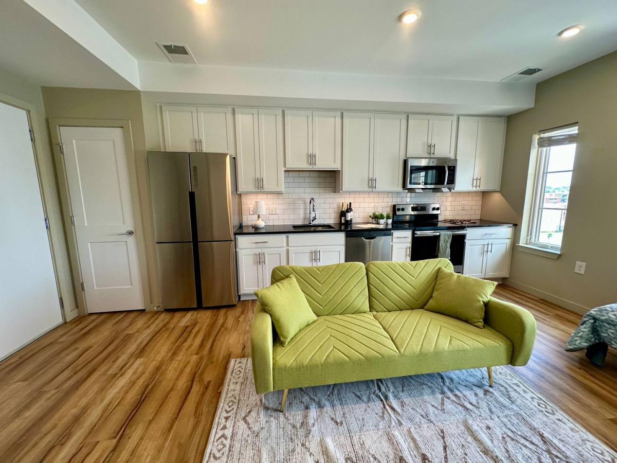Apartment for rent at 633 21st St NE #33, Washington, DC 20002