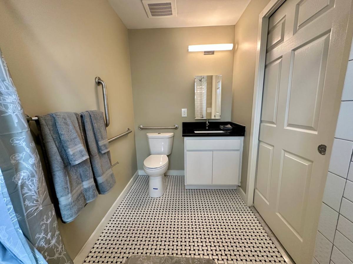 Apartment for rent at 633 21st St NE #33, Washington, DC 20002