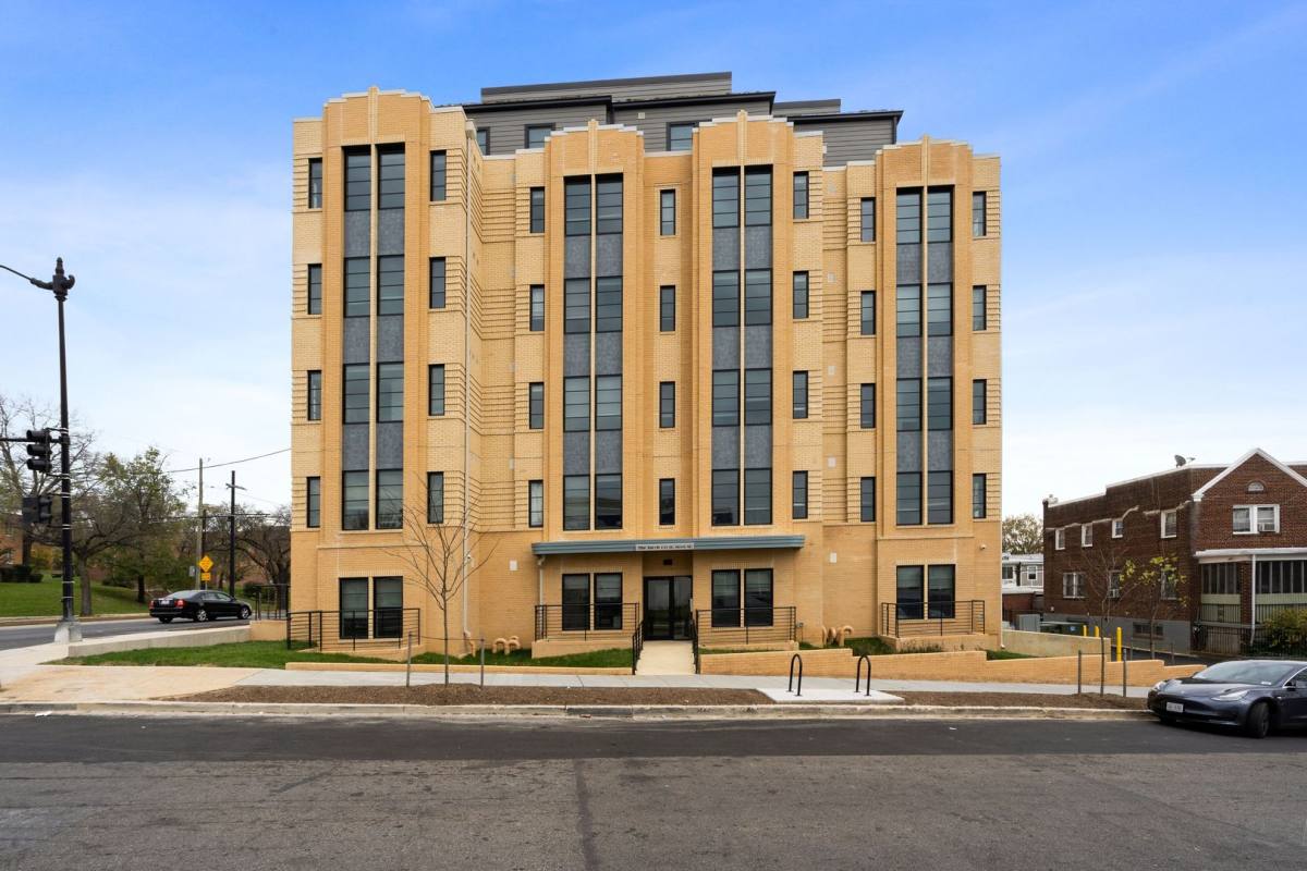 Apartment for rent at 633 21st St NE #33, Washington, DC 20002