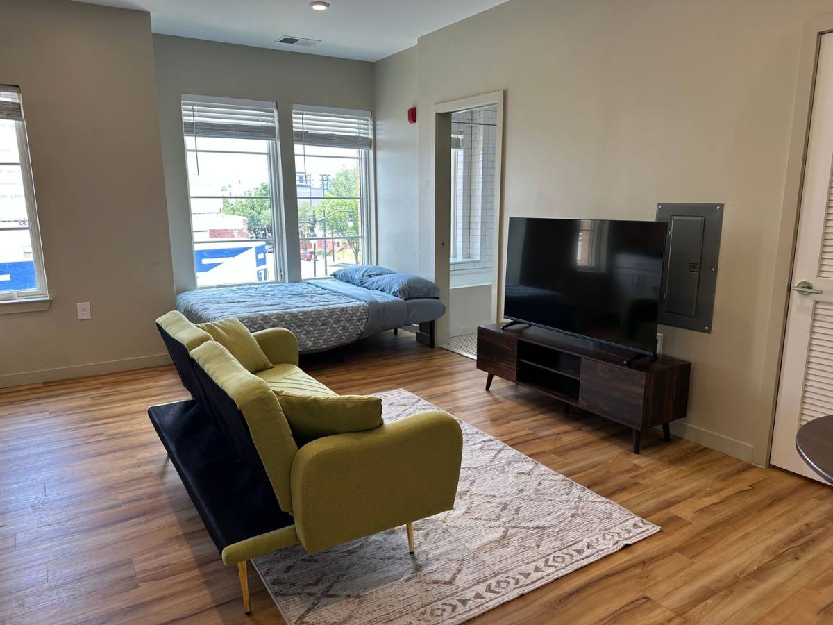Apartment for rent at 633 21st St NE #33, Washington, DC 20002