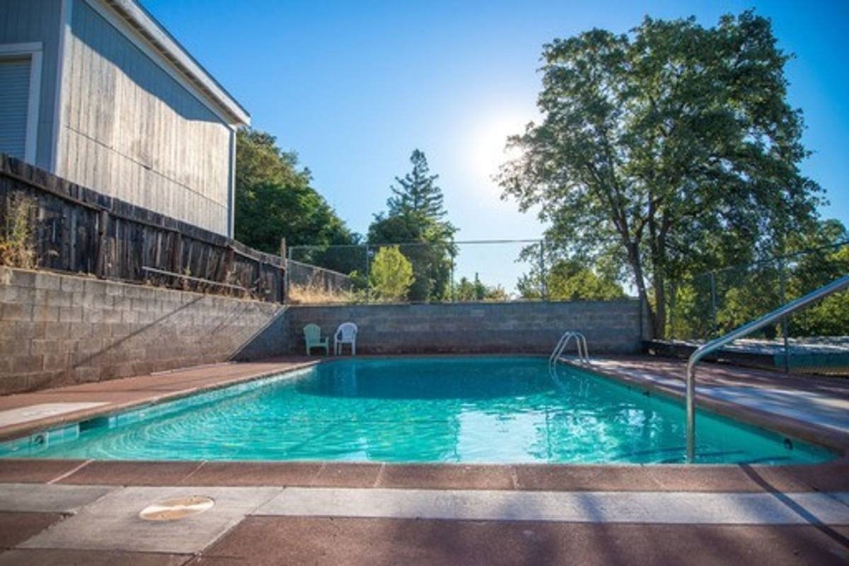 Apartment for rent at 1365 Magnolia Ave, Redding, CA 96001