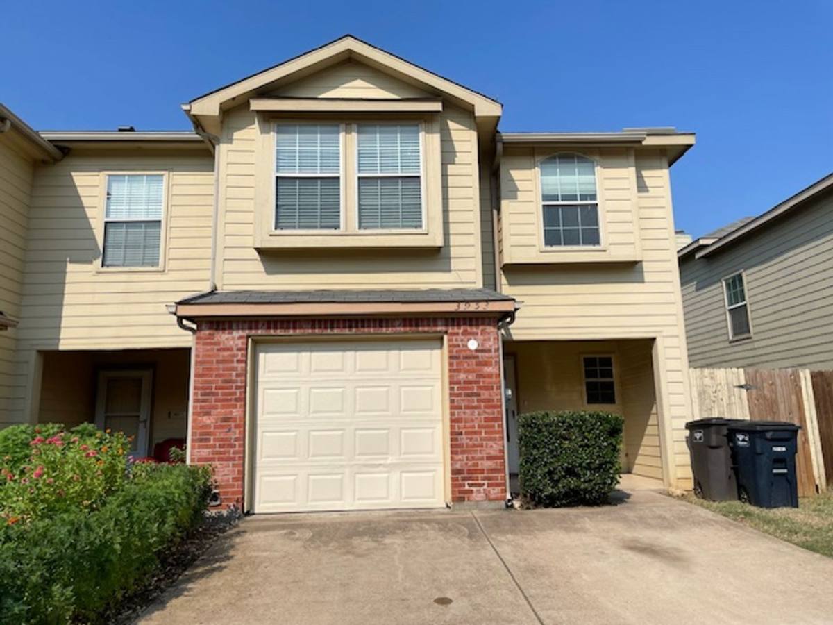 Townhouse for rent at 3953 Vista Mar Dr, Euless, TX 76040