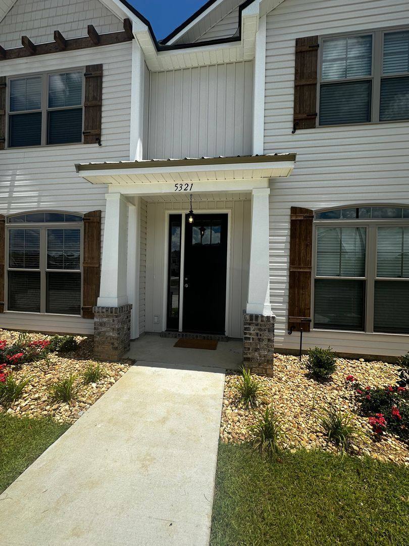 Townhouse for rent at 5269 Hamilton Greene Circle, Valdosta, GA 31605