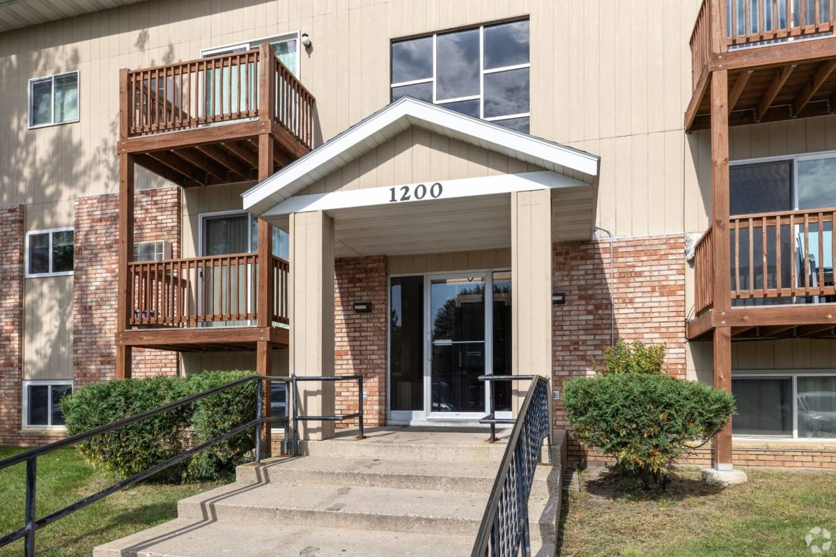 Apartment for rent at 1250 Autumn Dr, Faribault, MN 55021
