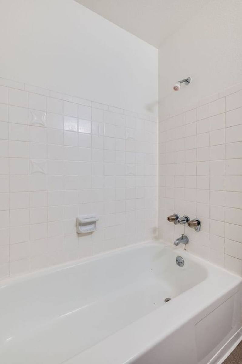 Apartment for rent at 1608 8th St NE, Auburn, WA 98002