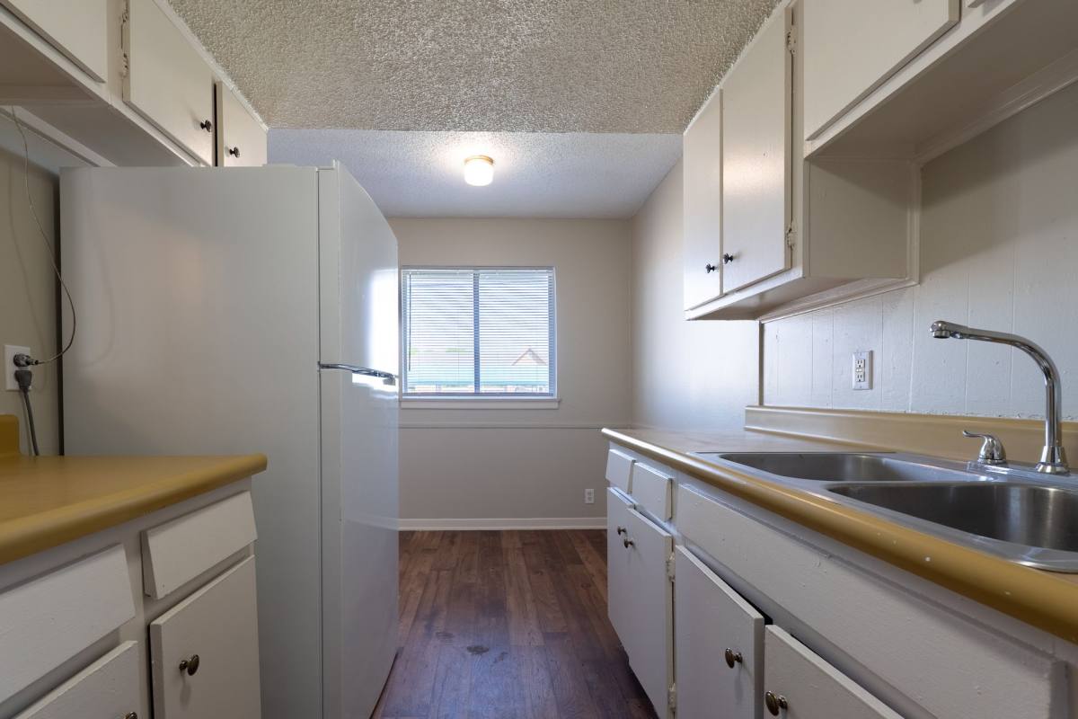 230 S Waco, Hillsboro, TX 76645 - Apartment For Rent - Image 8