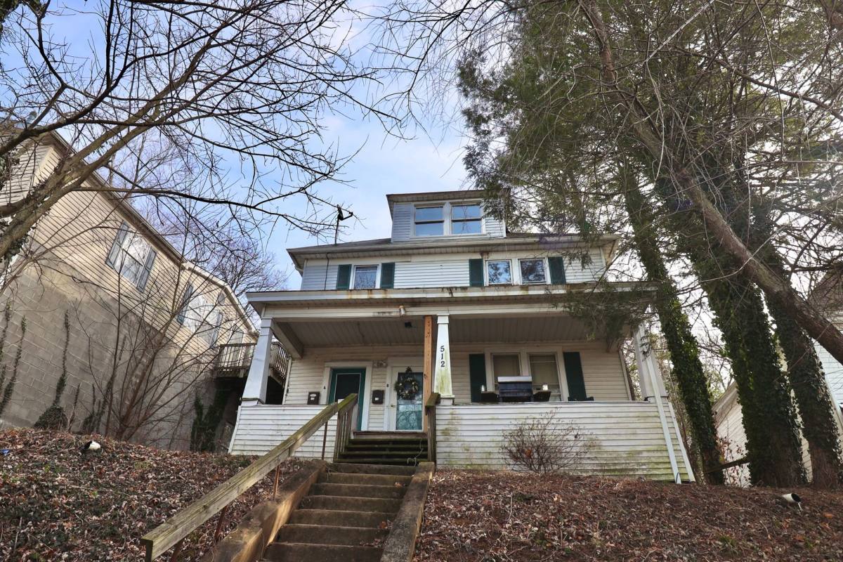 Apartment for rent at 512 Pearl Ave, Morgantown, WV 26505