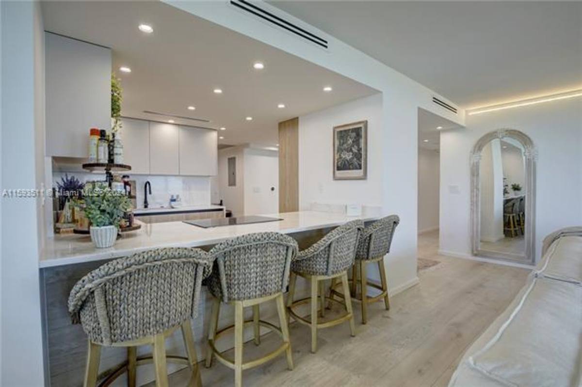 Apartment for rent at 1121 Crandon Blvd, Key Biscayne, FL 33149