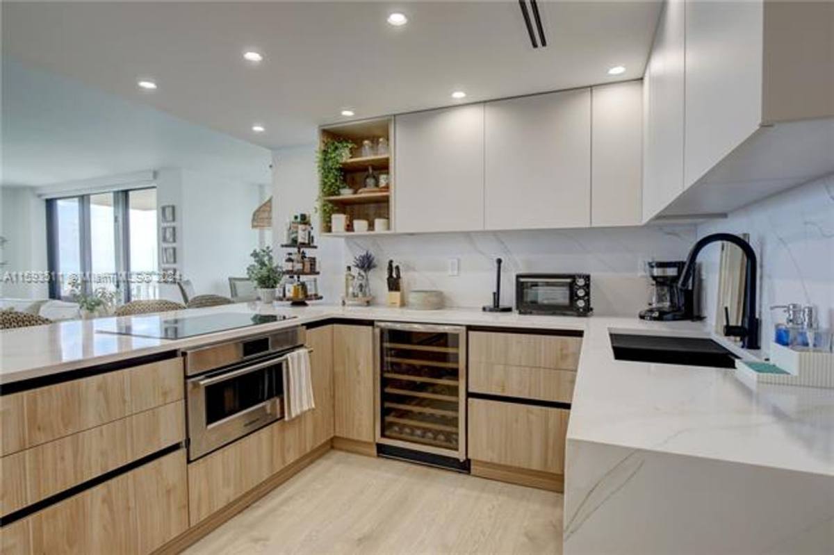 Apartment for rent at 1121 Crandon Blvd, Key Biscayne, FL 33149