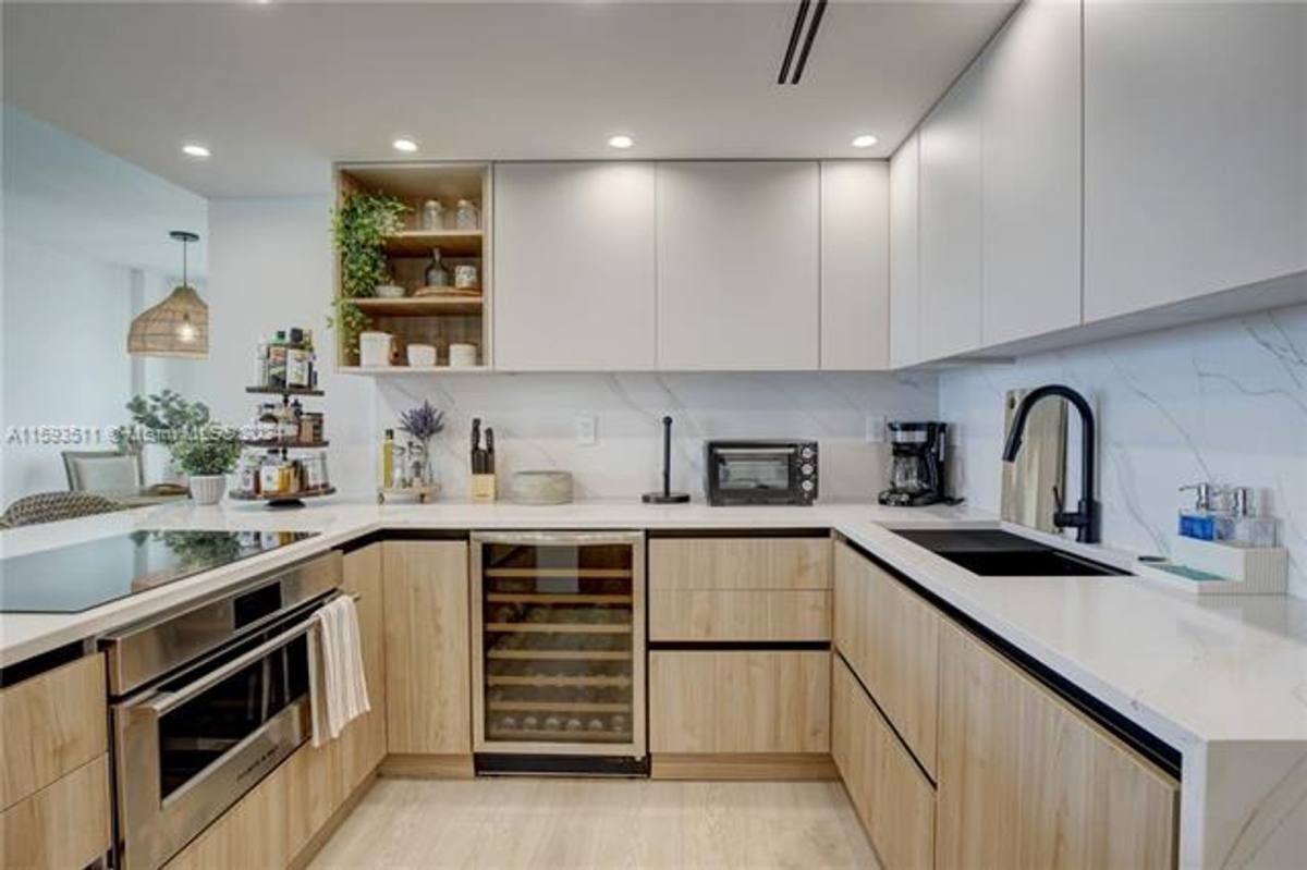 Apartment for rent at 1121 Crandon Blvd, Key Biscayne, FL 33149