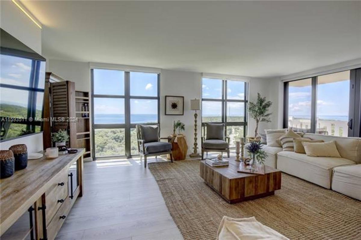 Apartment for rent at 1121 Crandon Blvd, Key Biscayne, FL 33149