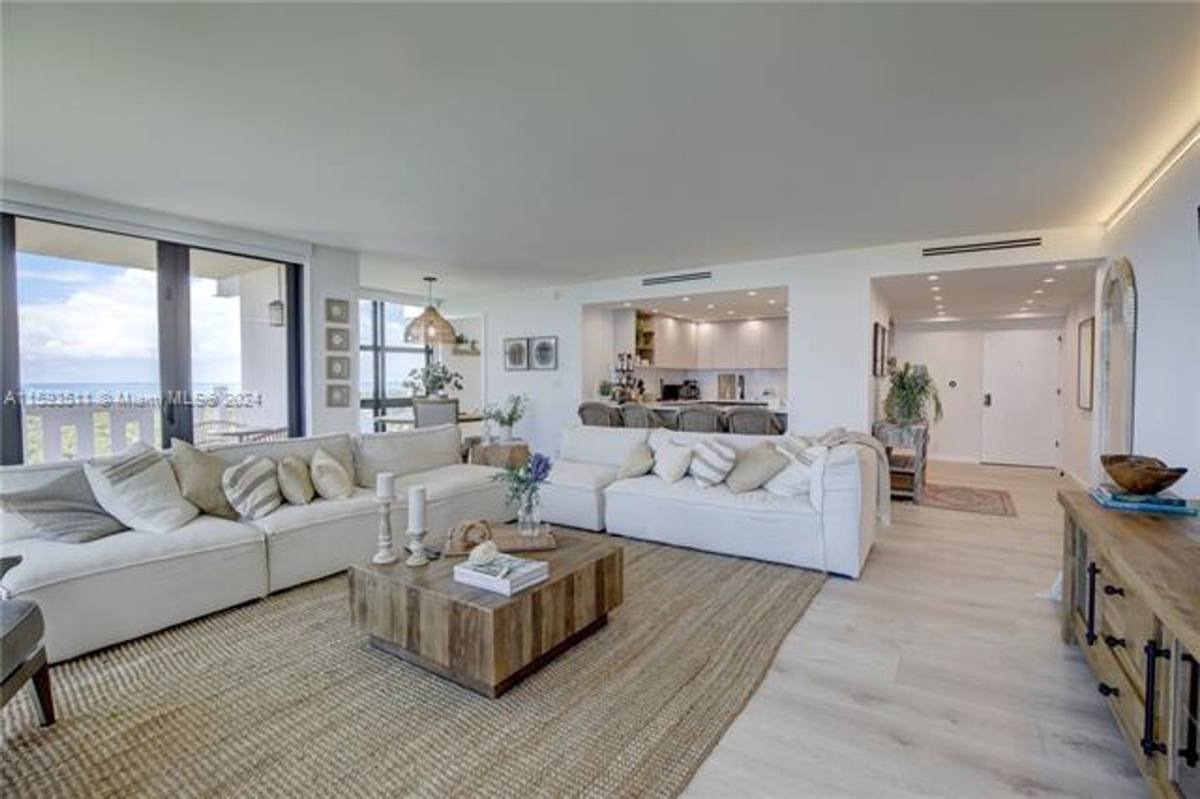 Apartment for rent at 1121 Crandon Blvd, Key Biscayne, FL 33149