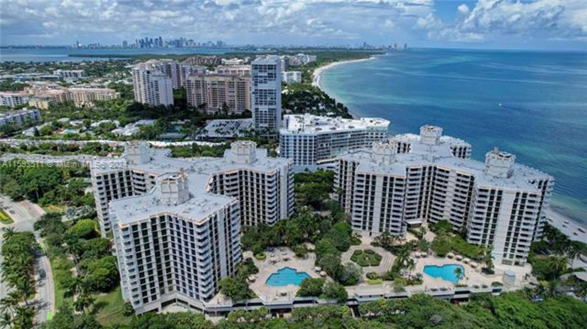 Apartment for rent at 1121 Crandon Blvd, Key Biscayne, FL 33149