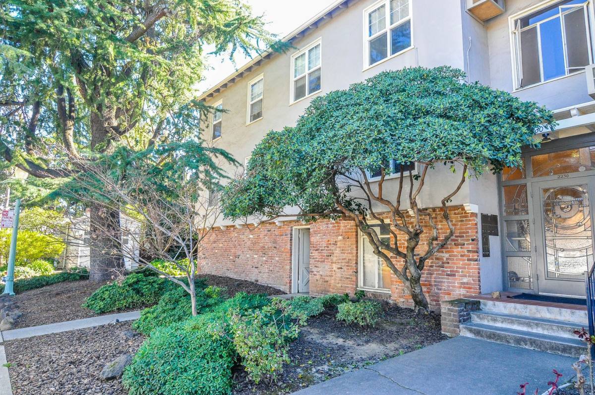 Apartment for rent at 2230 10th Ave, Sacramento, CA 95818