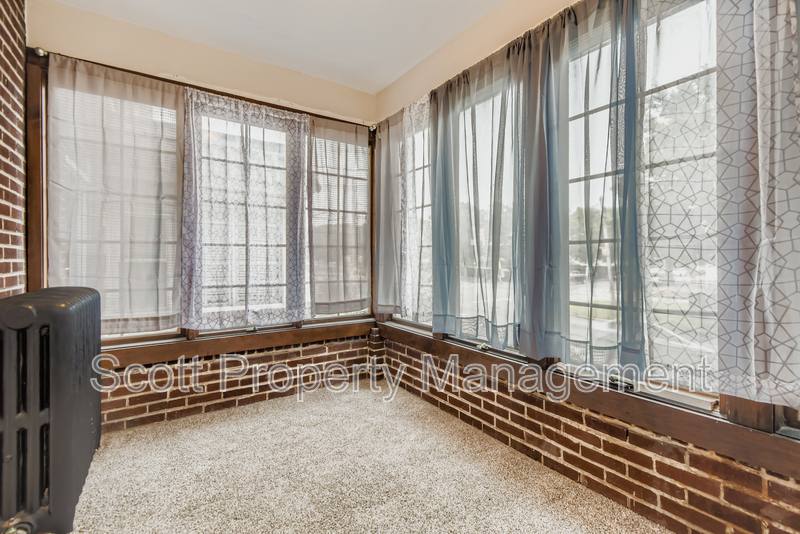 Townhouse for rent at 824 E 33rd St, Baltimore, MD 21218