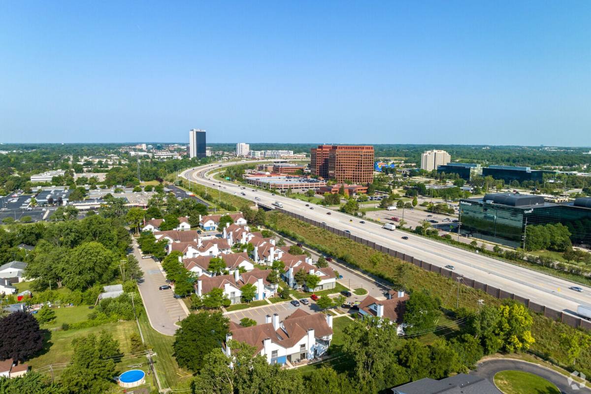 Apartment for rent at 2600 Livernois Rd, Troy, MI 48083