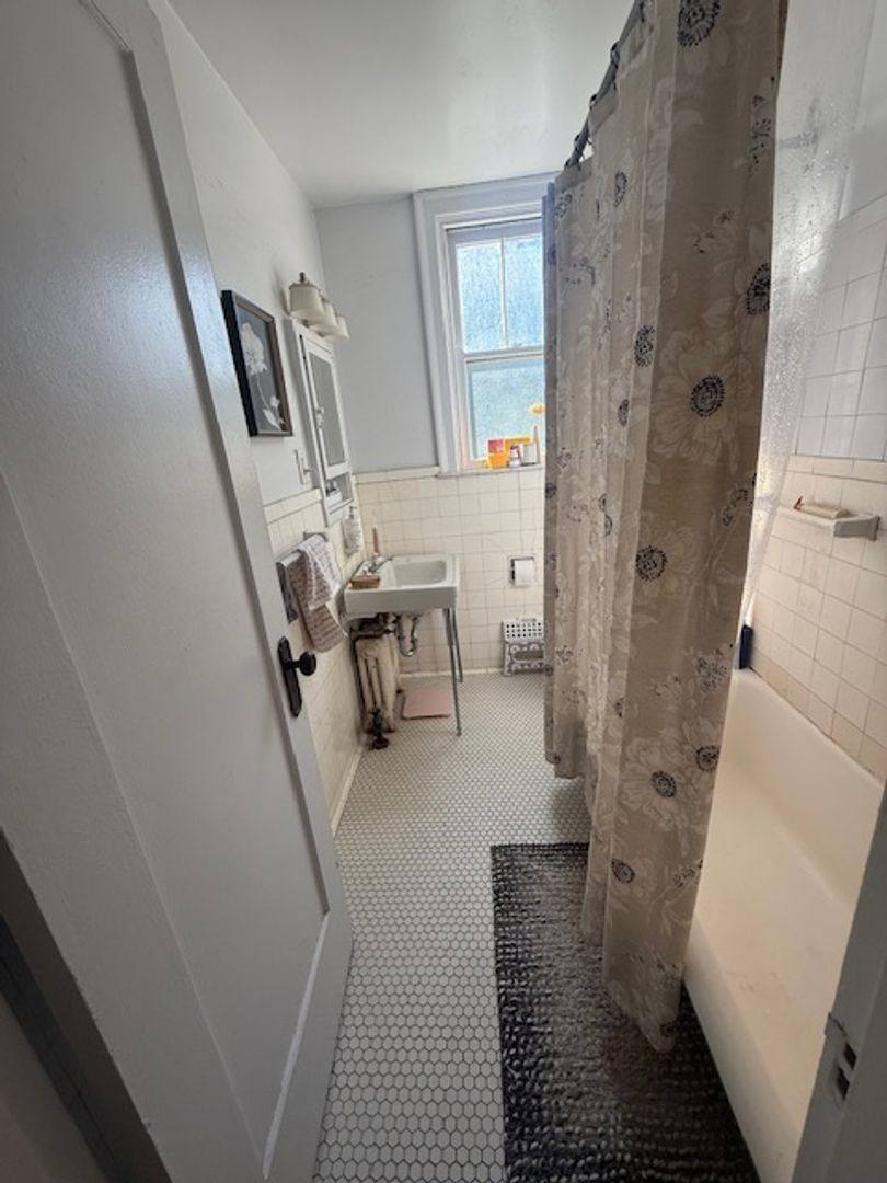 Apartment for rent at 2493-2495 Madison Rd, Cincinnati, OH 45208