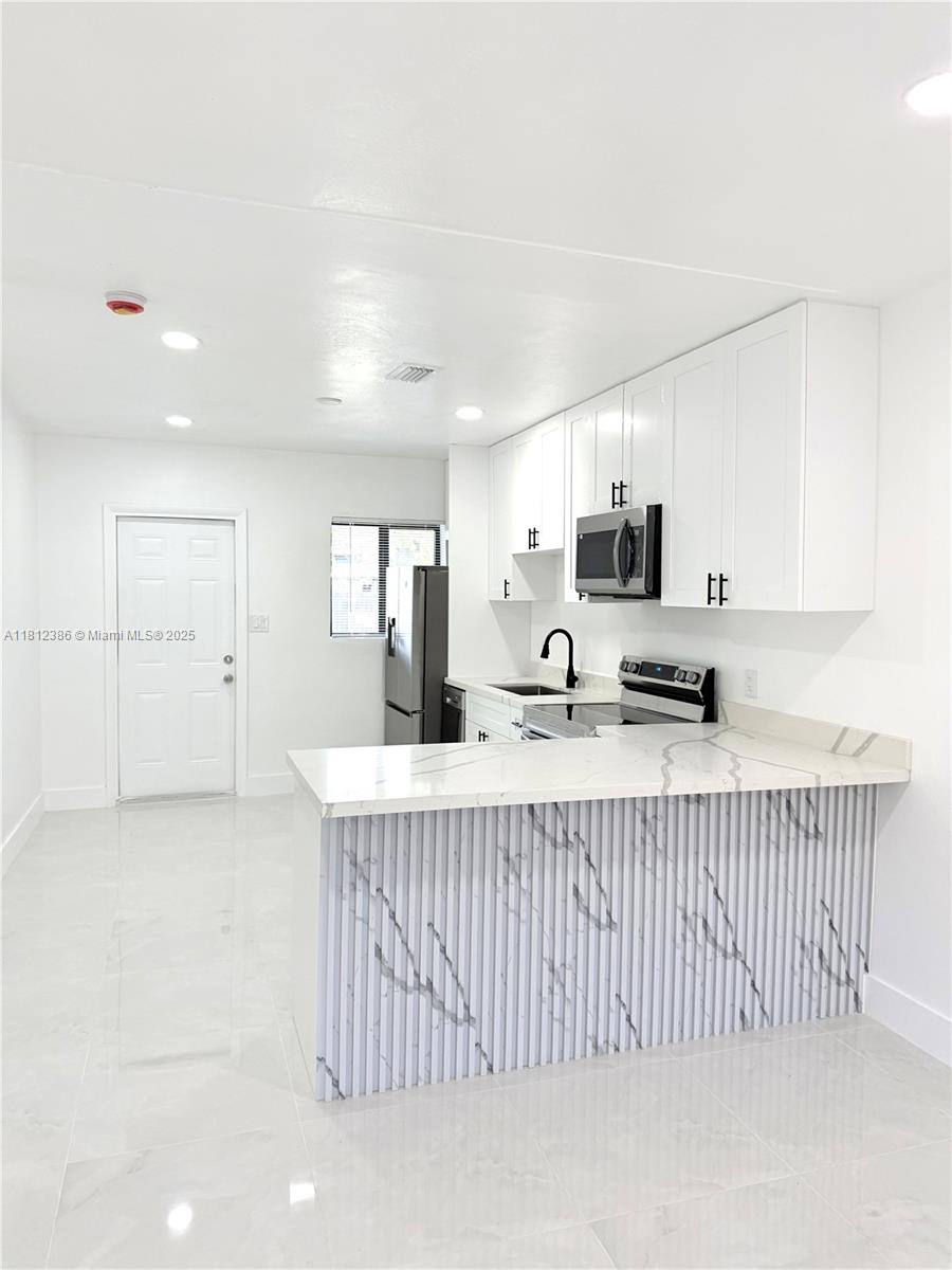 Apartment for rent at 1 NW 10th St, Hallandale, FL 33009