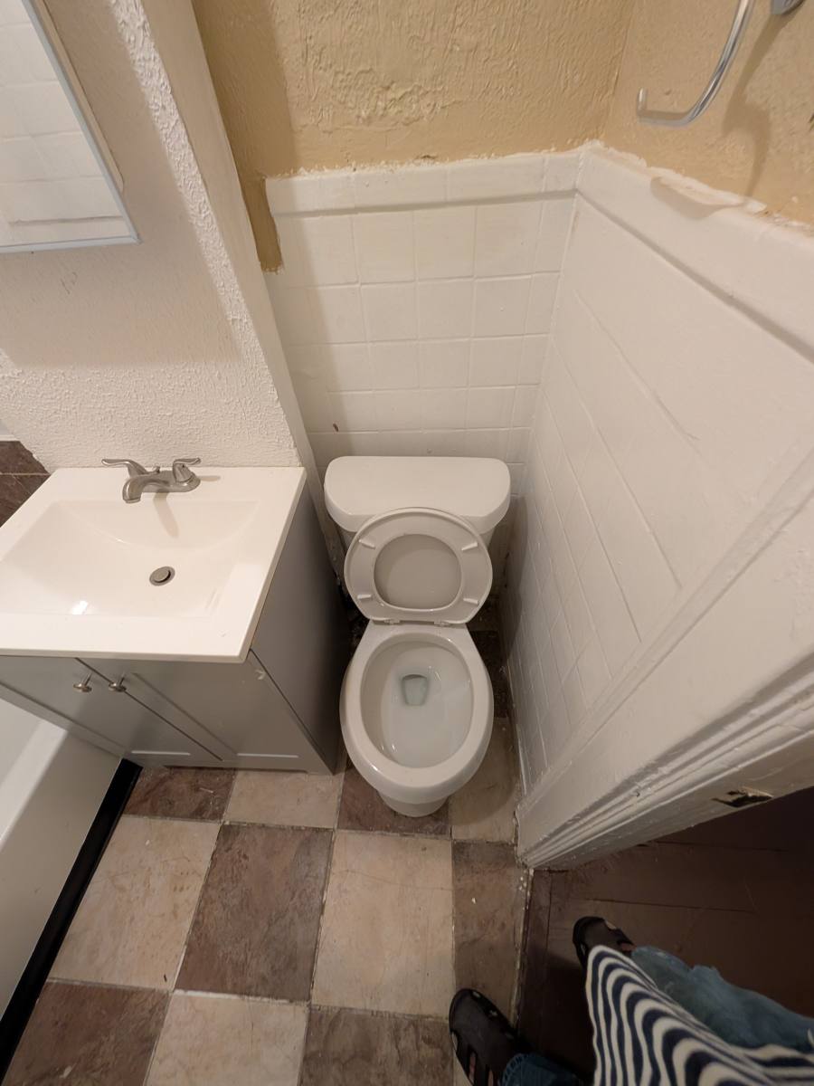 Apartment for rent at 1874 Marloes Ave #14, Cleveland, OH 44112