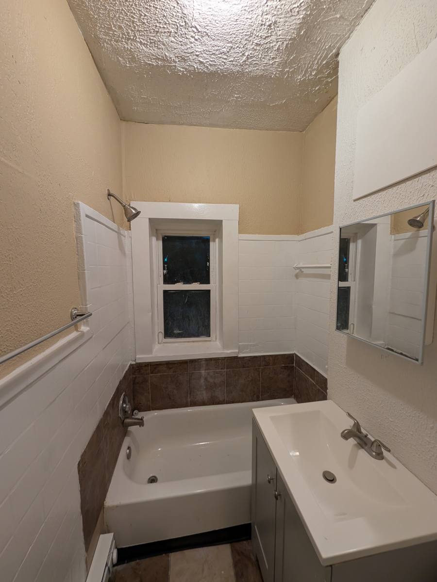Apartment for rent at 1874 Marloes Ave #14, Cleveland, OH 44112