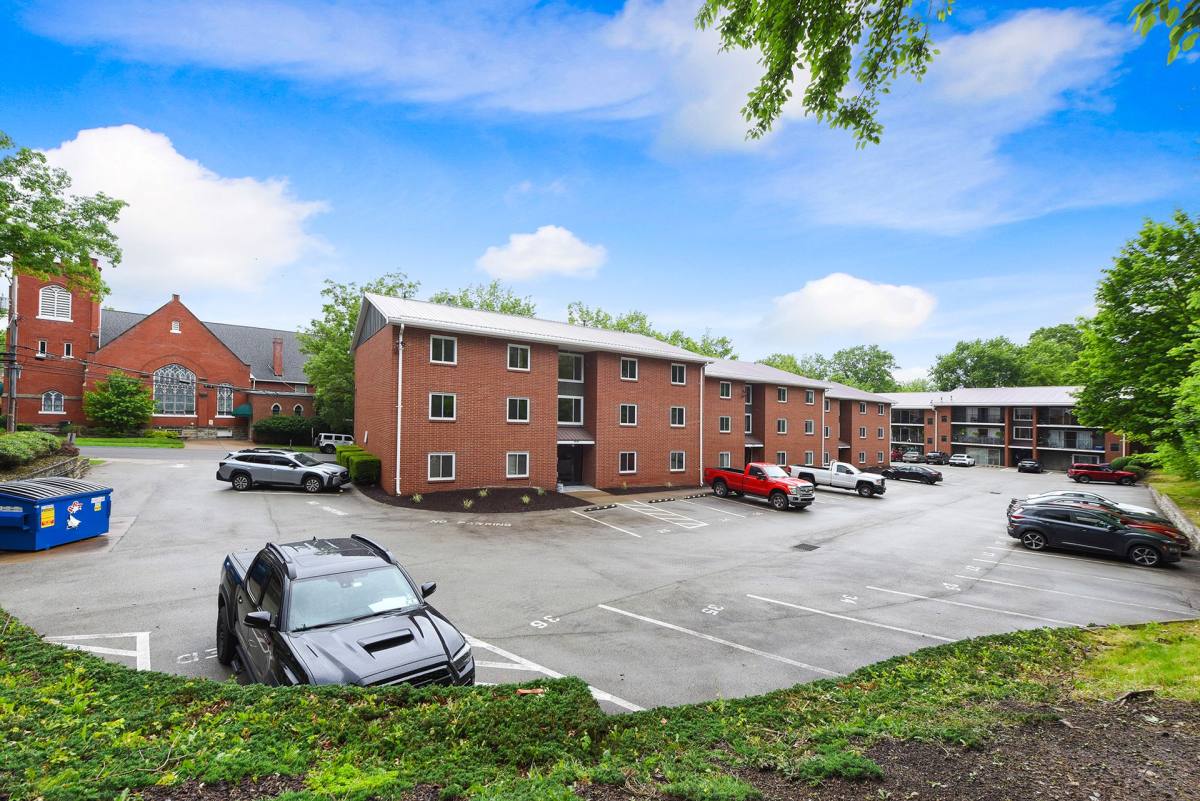 Apartment for rent at 700 Fifth St, Oakmont, PA 15139