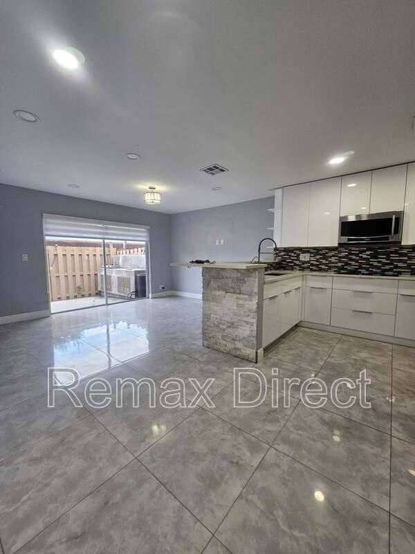 Townhouse for rent at 331 Cypress Way W, West Palm Beach, FL 33406
