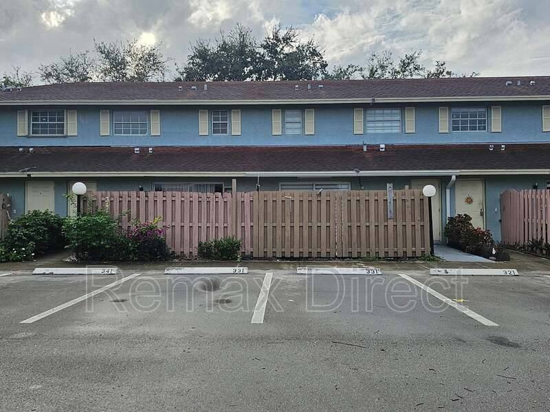 Townhouse for rent at 331 Cypress Way W, West Palm Beach, FL 33406