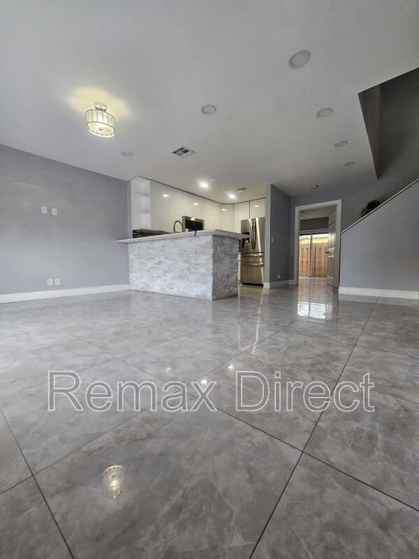 Townhouse for rent at 331 Cypress Way W, West Palm Beach, FL 33406