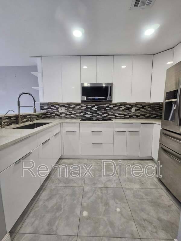 Townhouse for rent at 331 Cypress Way W, West Palm Beach, FL 33406