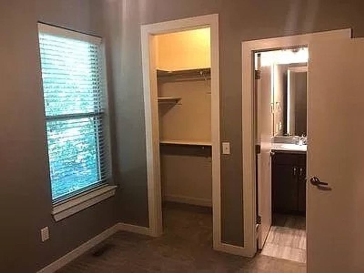 Apartment for rent at 719 Oakland Ave, Fayetteville, AR 72701