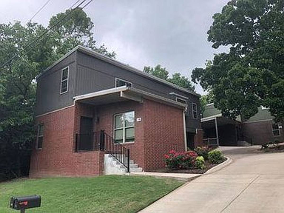 Apartment for rent at 719 Oakland Ave, Fayetteville, AR 72701