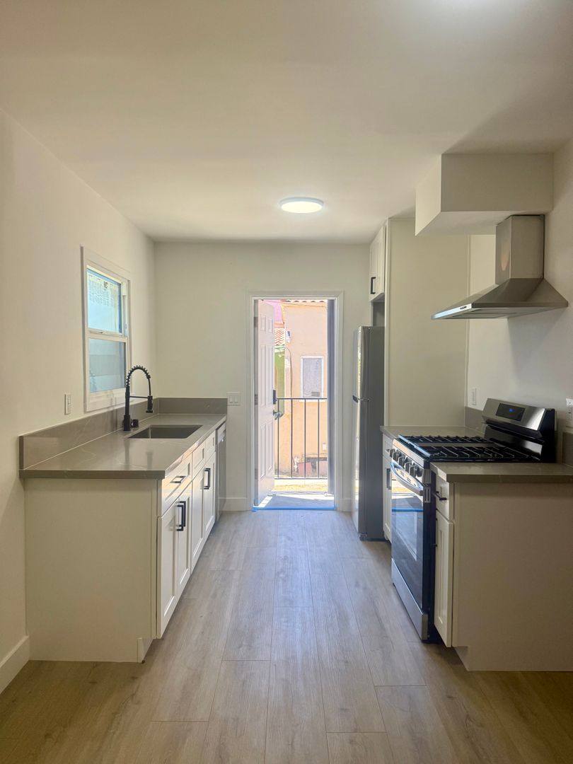 Apartment for rent at 715-721 E Garfield Ave, Glendale, CA 91205