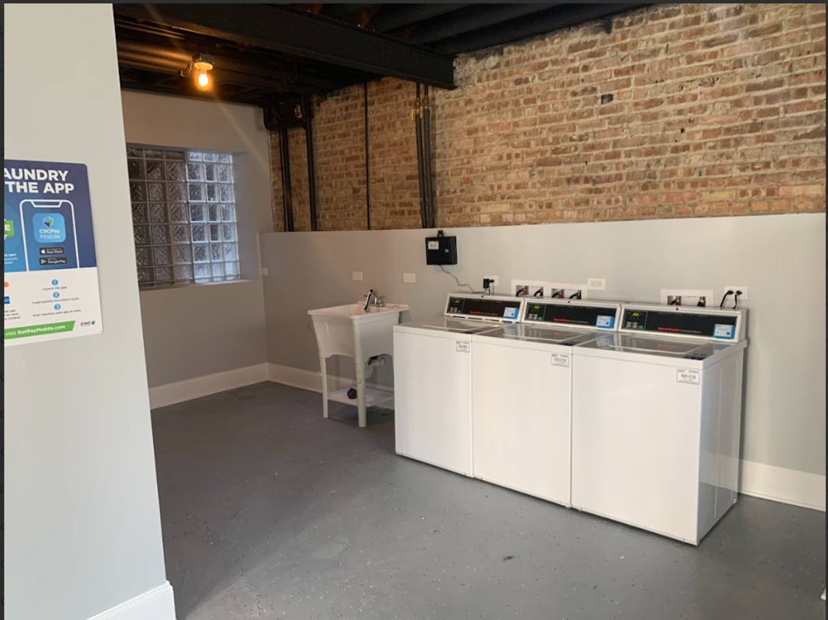 Apartment for rent at 7748 S Essex Ave, Chicago, IL 60649