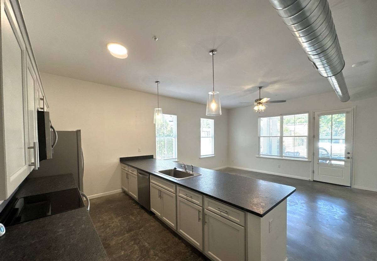 Apartment for rent at 78 N Rembert St, Memphis, TN 38104