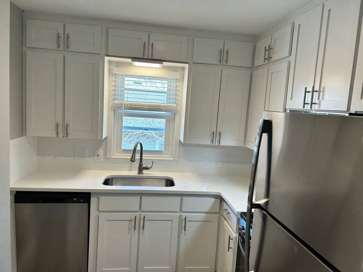 Apartment for rent at 3569-3571 Davenport St, Omaha, NE 68131