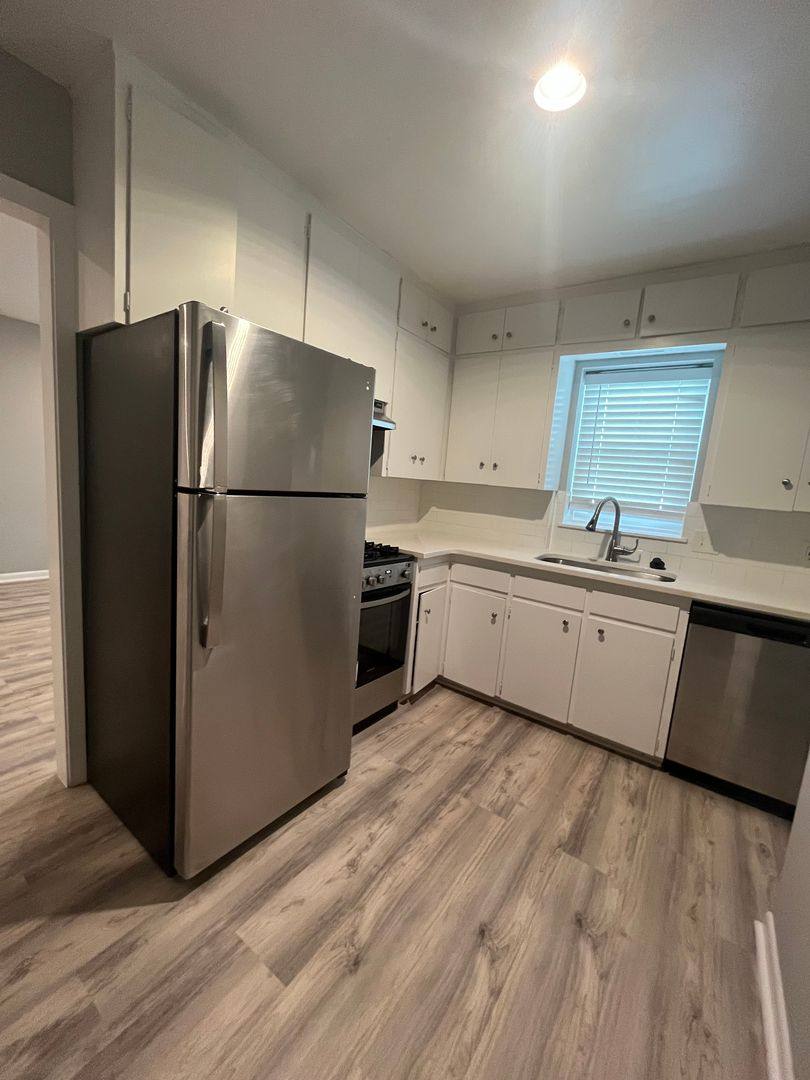 Apartment for rent at 3569-3571 Davenport St, Omaha, NE 68131