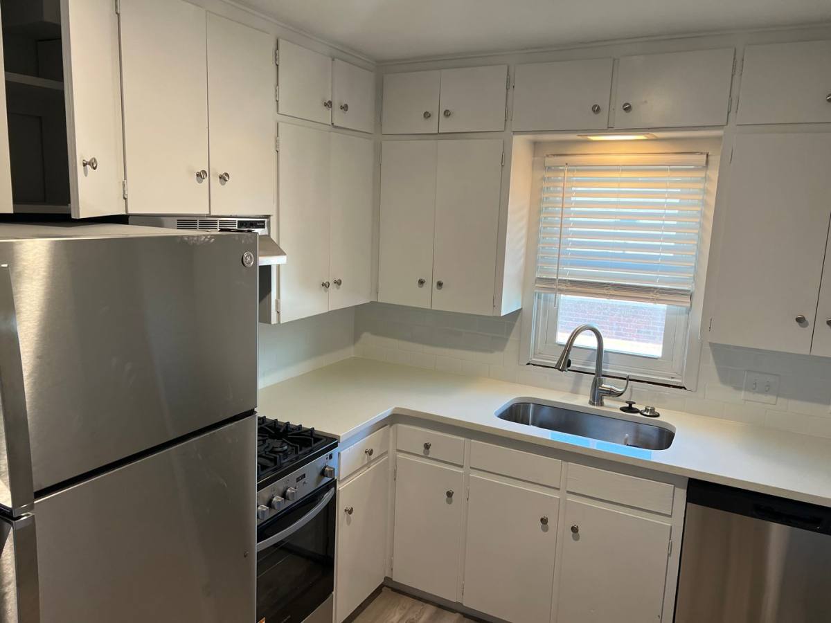 Apartment for rent at 3569-3571 Davenport St, Omaha, NE 68131