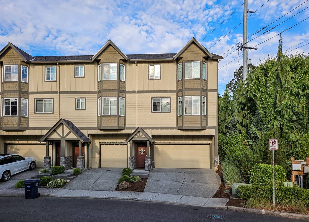 Townhouse for rent at 588 SW 197th Place, Beaverton, OR 97006