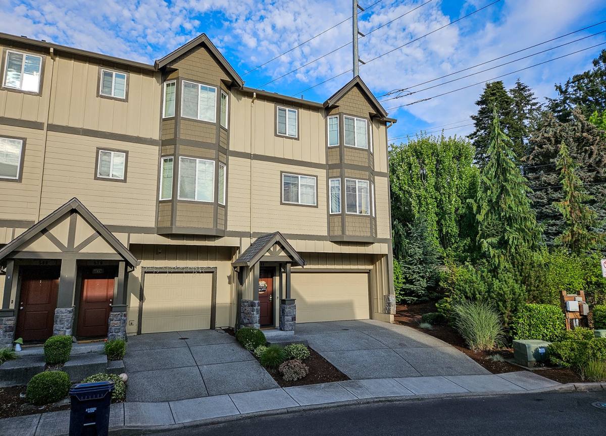 Townhouse for rent at 588 SW 197th Place, Beaverton, OR 97006