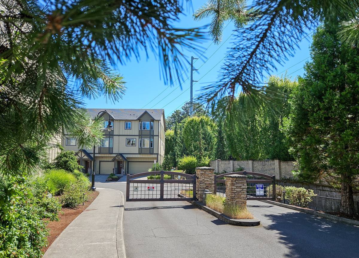 Townhouse for rent at 588 SW 197th Place, Beaverton, OR 97006