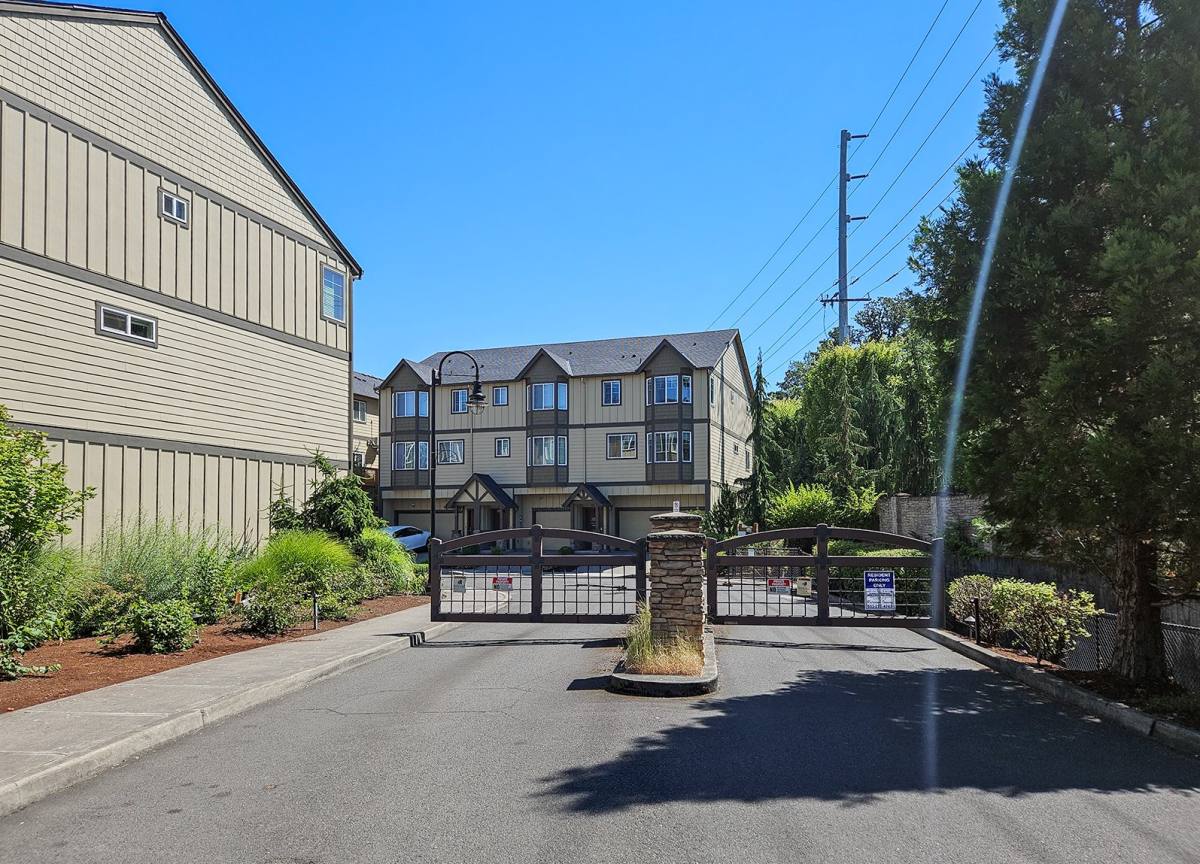 Townhouse for rent at 588 SW 197th Place, Beaverton, OR 97006