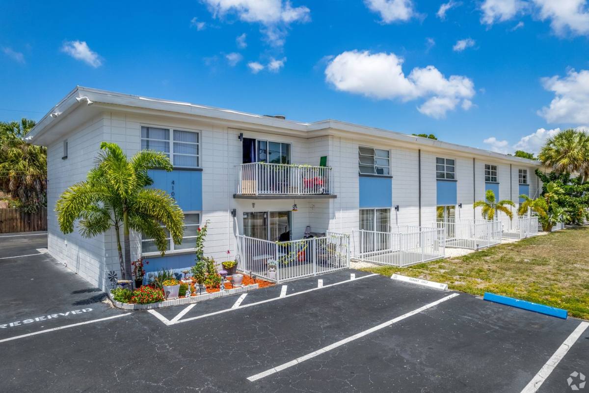 Apartment for rent at 4000 58th St N, Saint Petersburg, FL 33709