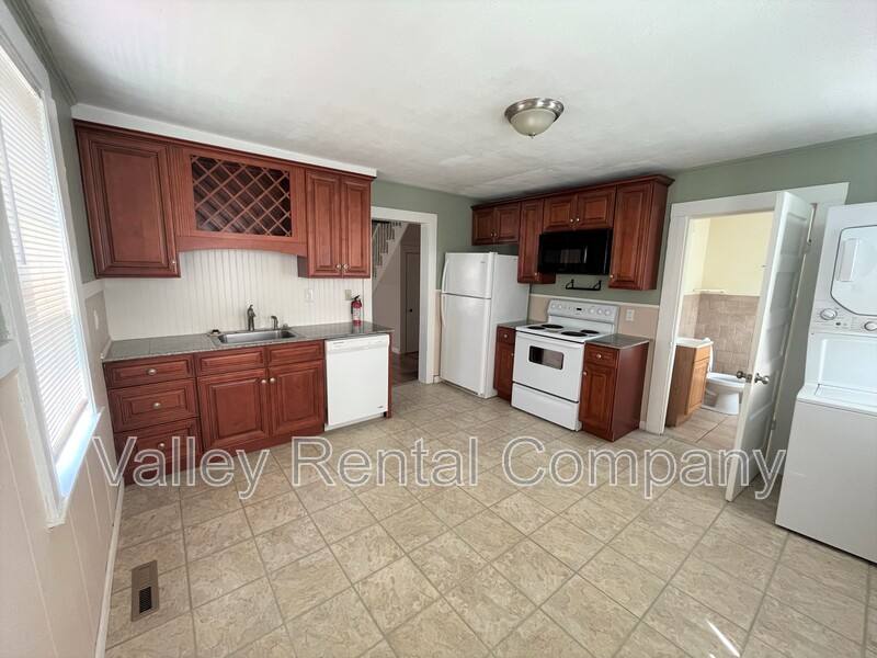 Apartment for rent at 46 Old Amherst Rd #4, Sunderland, MA 01375