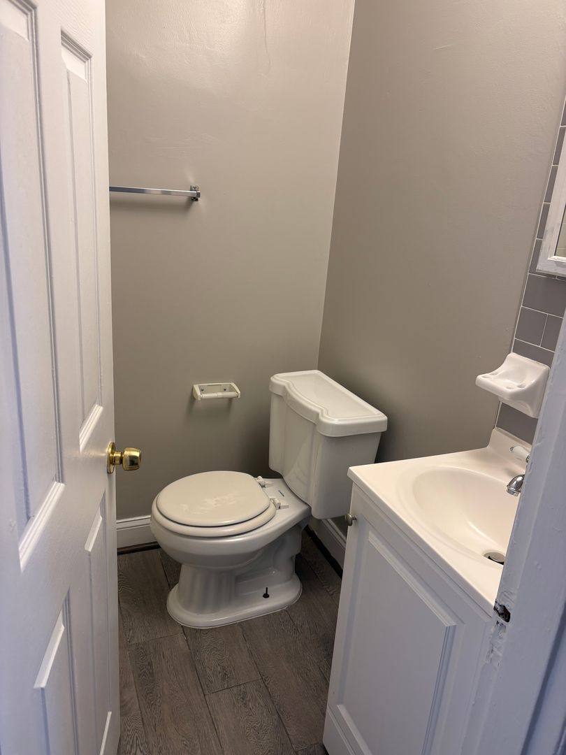 Apartment for rent at 435 16th St SE, Washington, DC 20003
