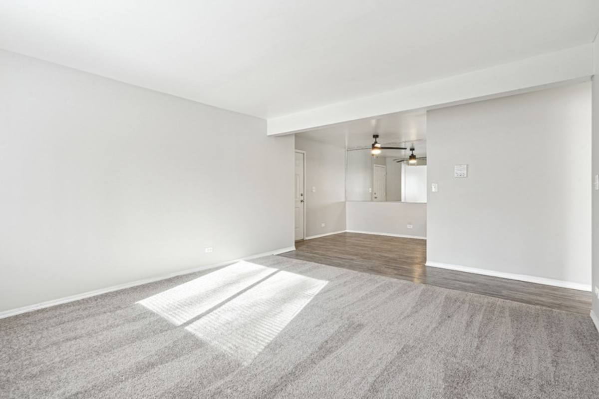 Apartment for rent at 3451 Sheridan Rd, Zion, IL 60099