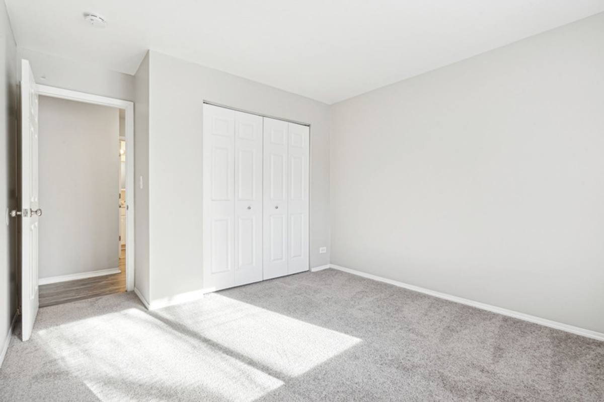 Apartment for rent at 3451 Sheridan Rd, Zion, IL 60099