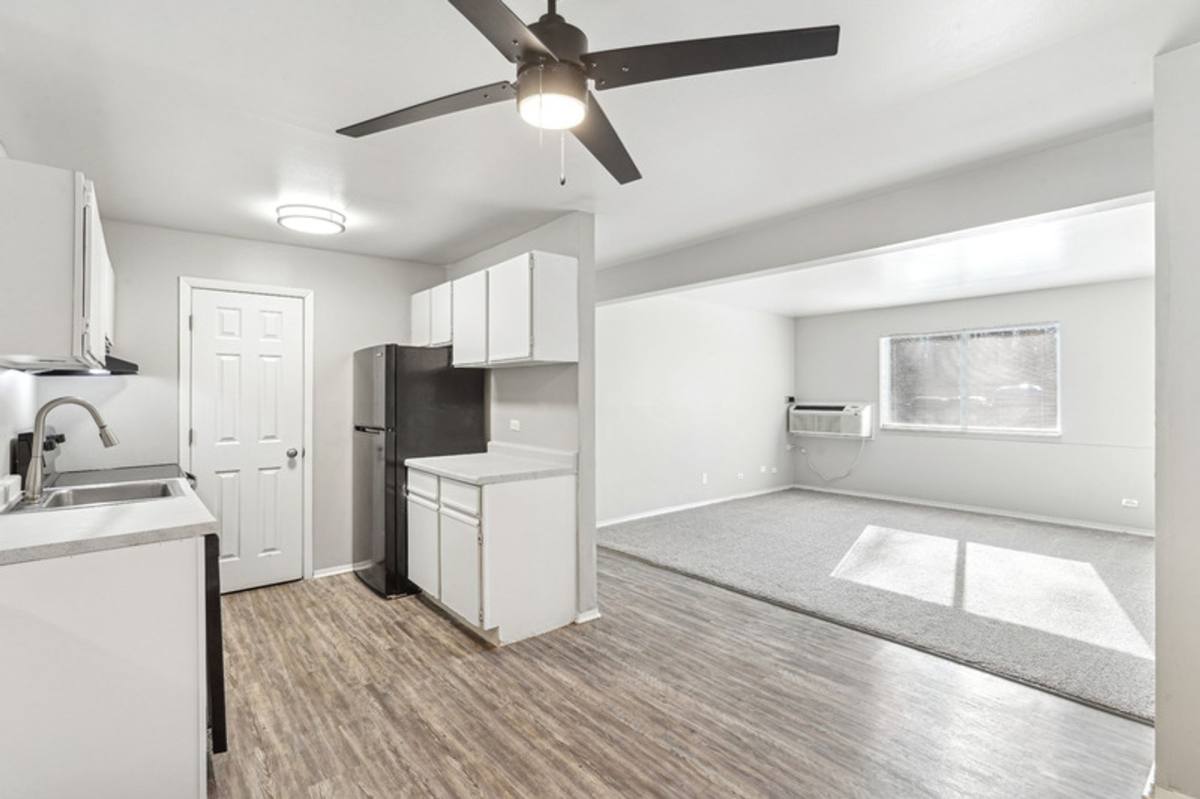 Apartment for rent at 3451 Sheridan Rd, Zion, IL 60099