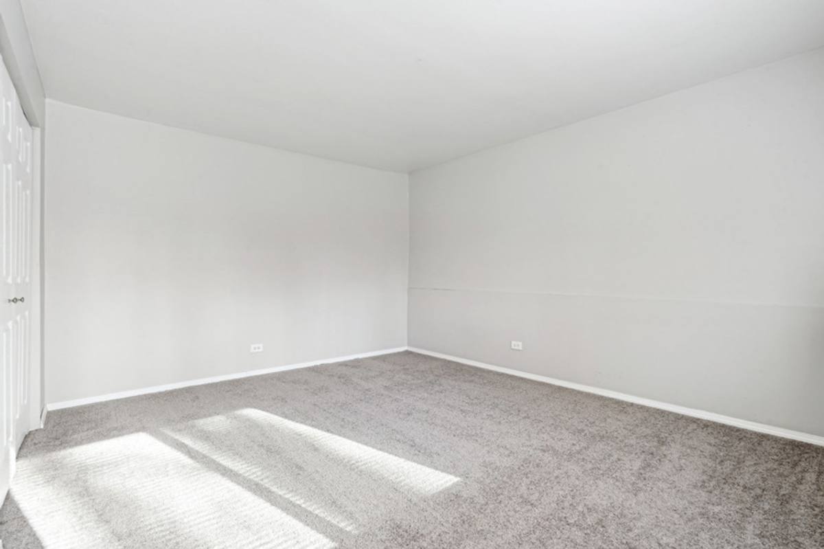 Apartment for rent at 3451 Sheridan Rd, Zion, IL 60099